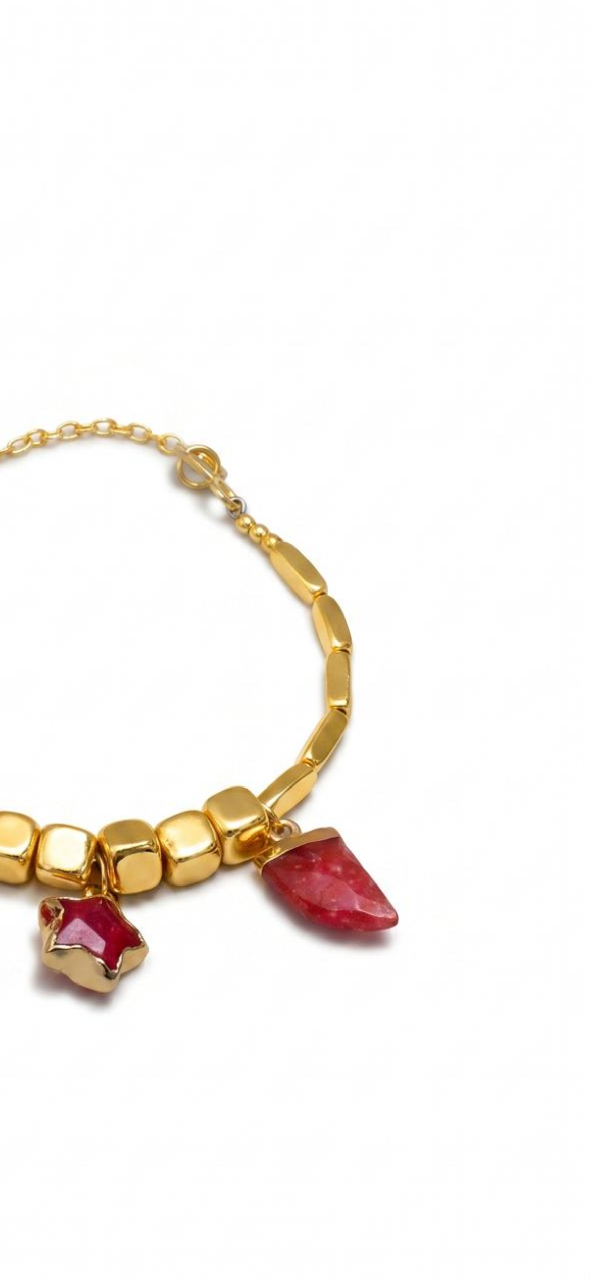 Red velvet.       
Red jade 
Hematite gold plated 
Sterling silver 925 gold plated