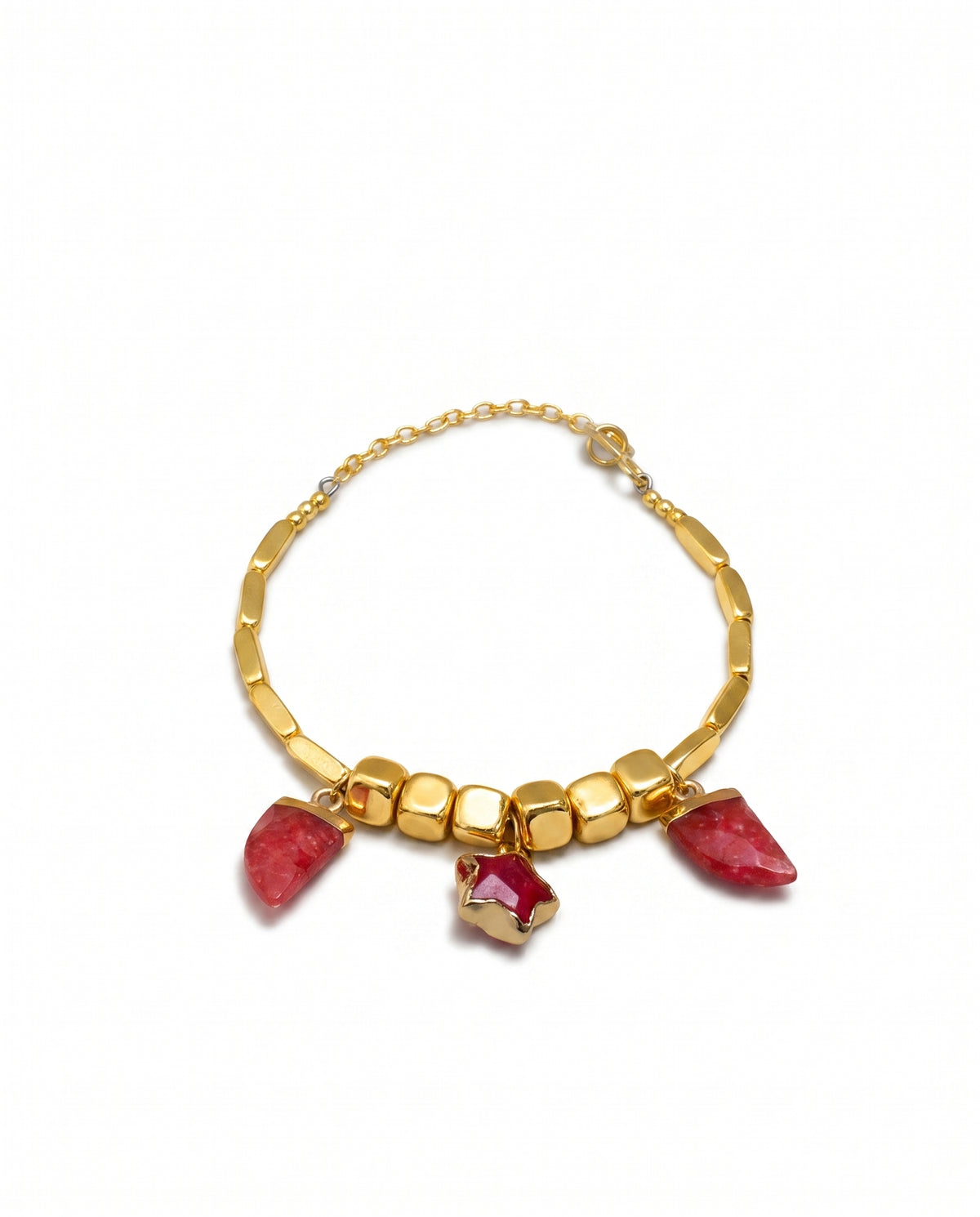Red velvet.       
Red jade 
Hematite gold plated 
Sterling silver 925 gold plated