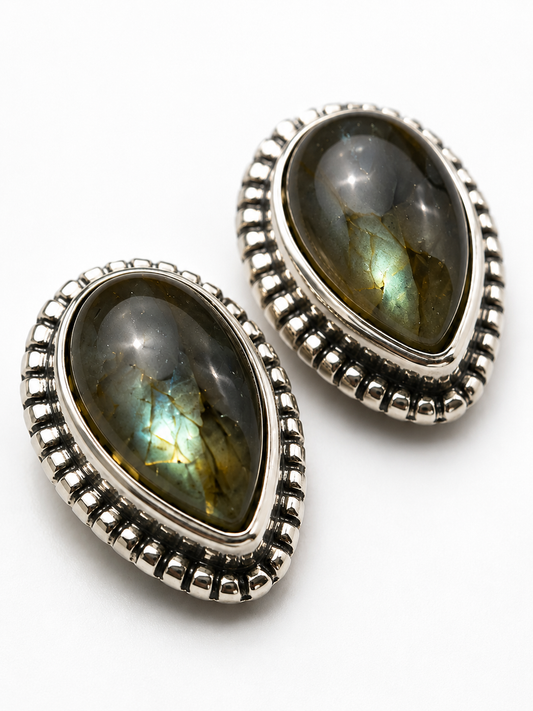 Midnight glow 
Labradorite 
Sterling Silver 925