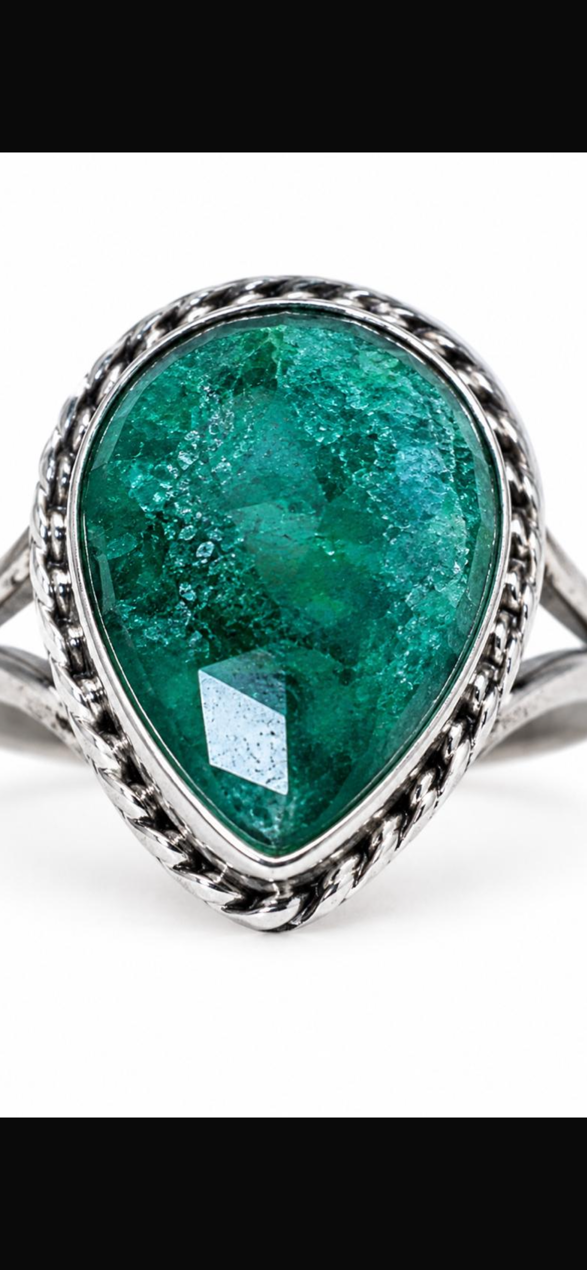 Emerald tide.   
Emerald 
Sterling Silver 925