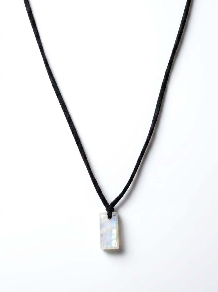 Moon stone 
Velvet 
Sterling silver 925