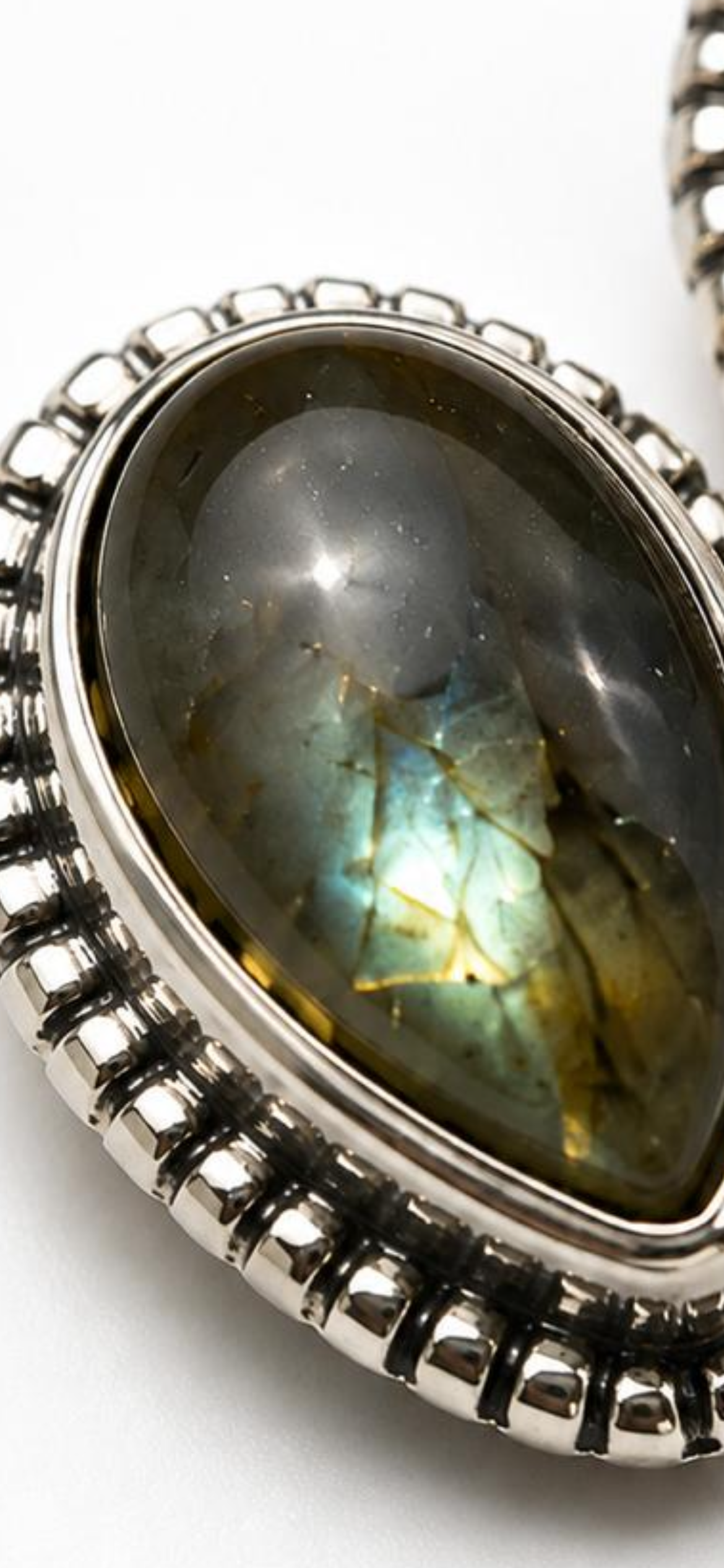 Midnight glow 
Labradorite 
Sterling Silver 925