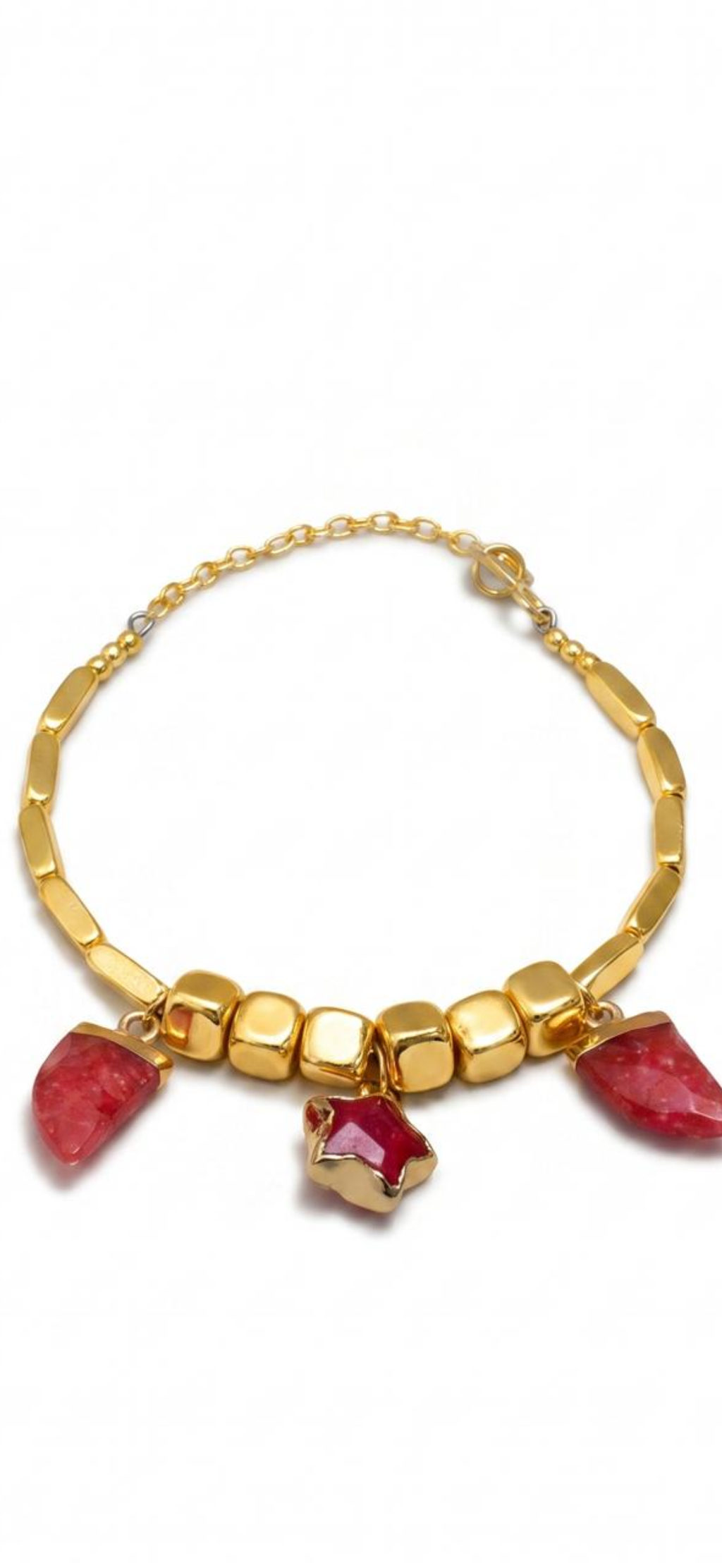 Red velvet.       
Red jade 
Hematite gold plated 
Sterling silver 925 gold plated