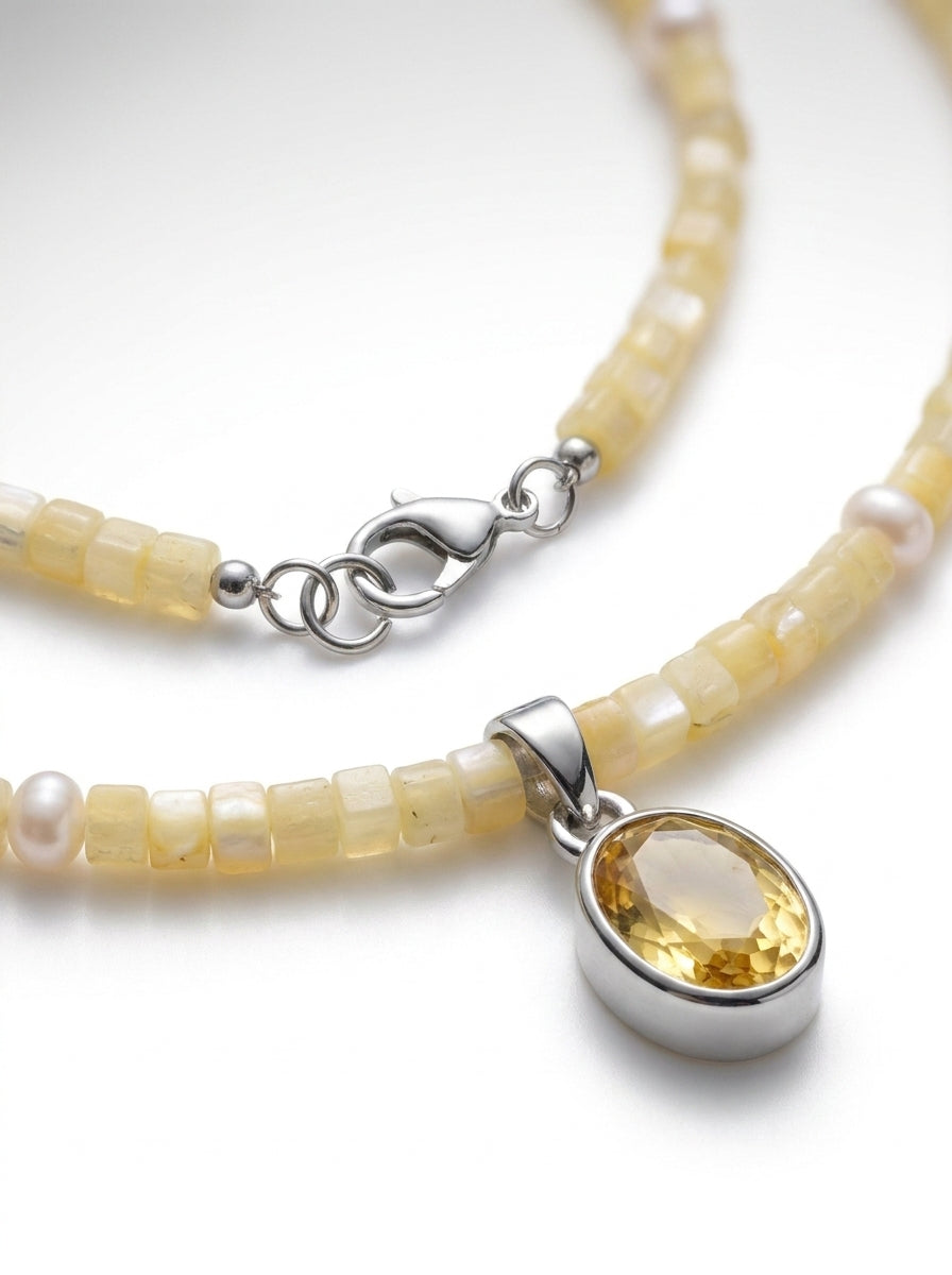 Pearl 
Mother of pearl 
Cubic zirconia pendant 
Sterling silver 925