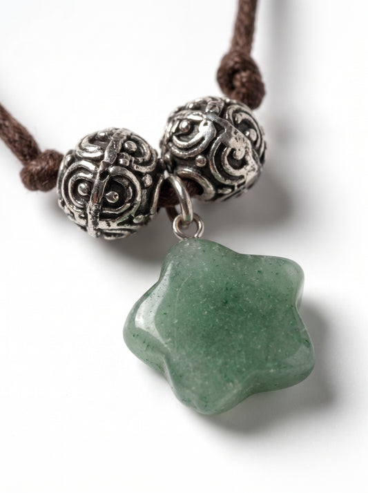 Jade 
Leather cortex 
Sterling silver 925