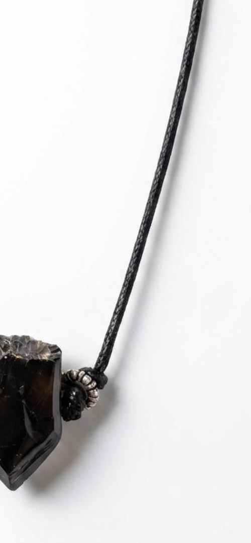 Agate 
Leather cortex 
Sterling silver 925