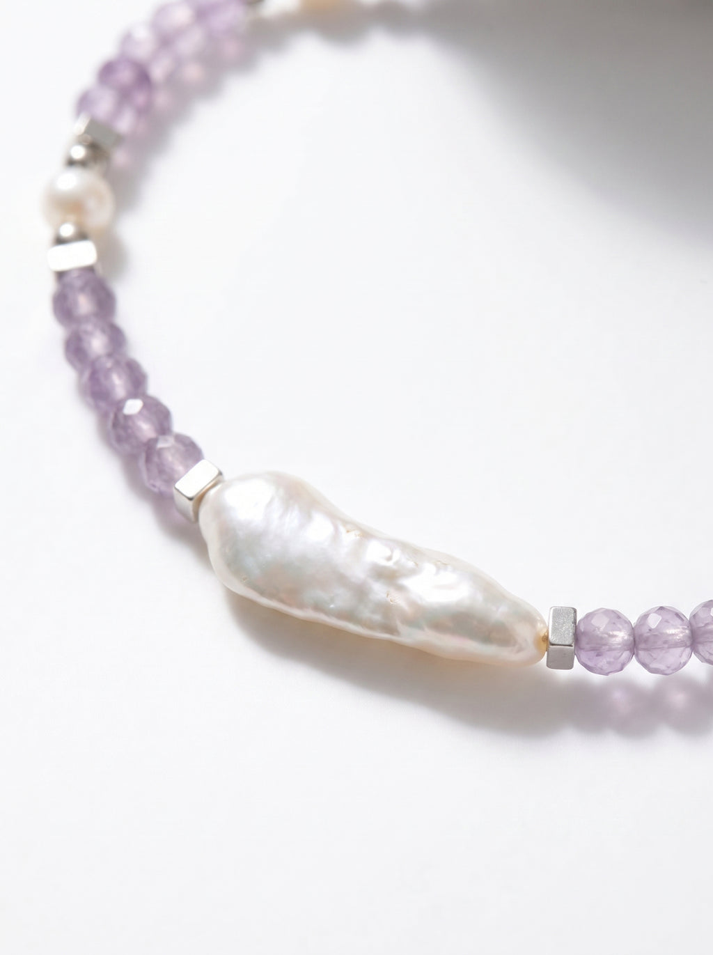 Lavender jade 
Pearl 
Hematite 
Sterling silver 925