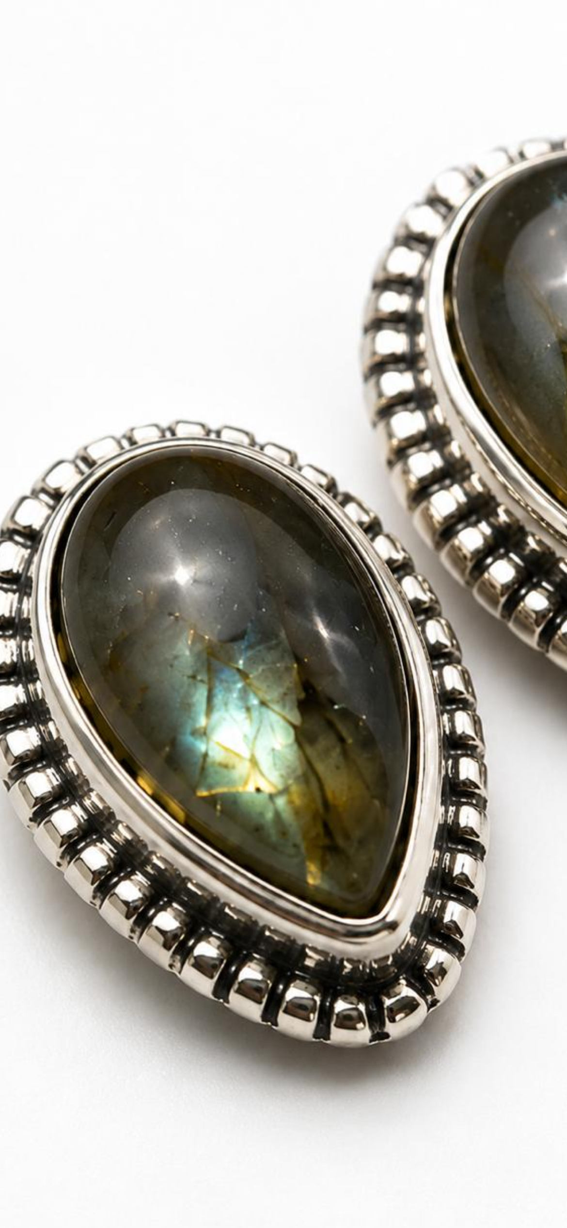 Midnight glow 
Labradorite 
Sterling Silver 925