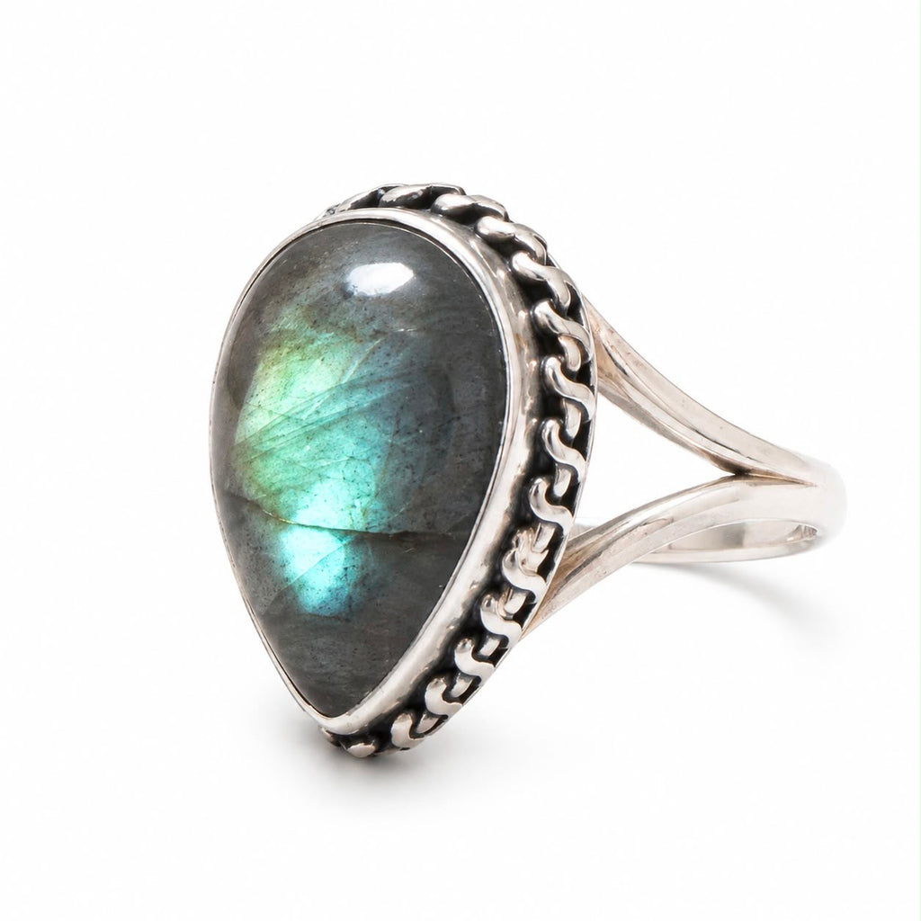 Empire labradorite.    
Labradorite 
Sterling Silver 925