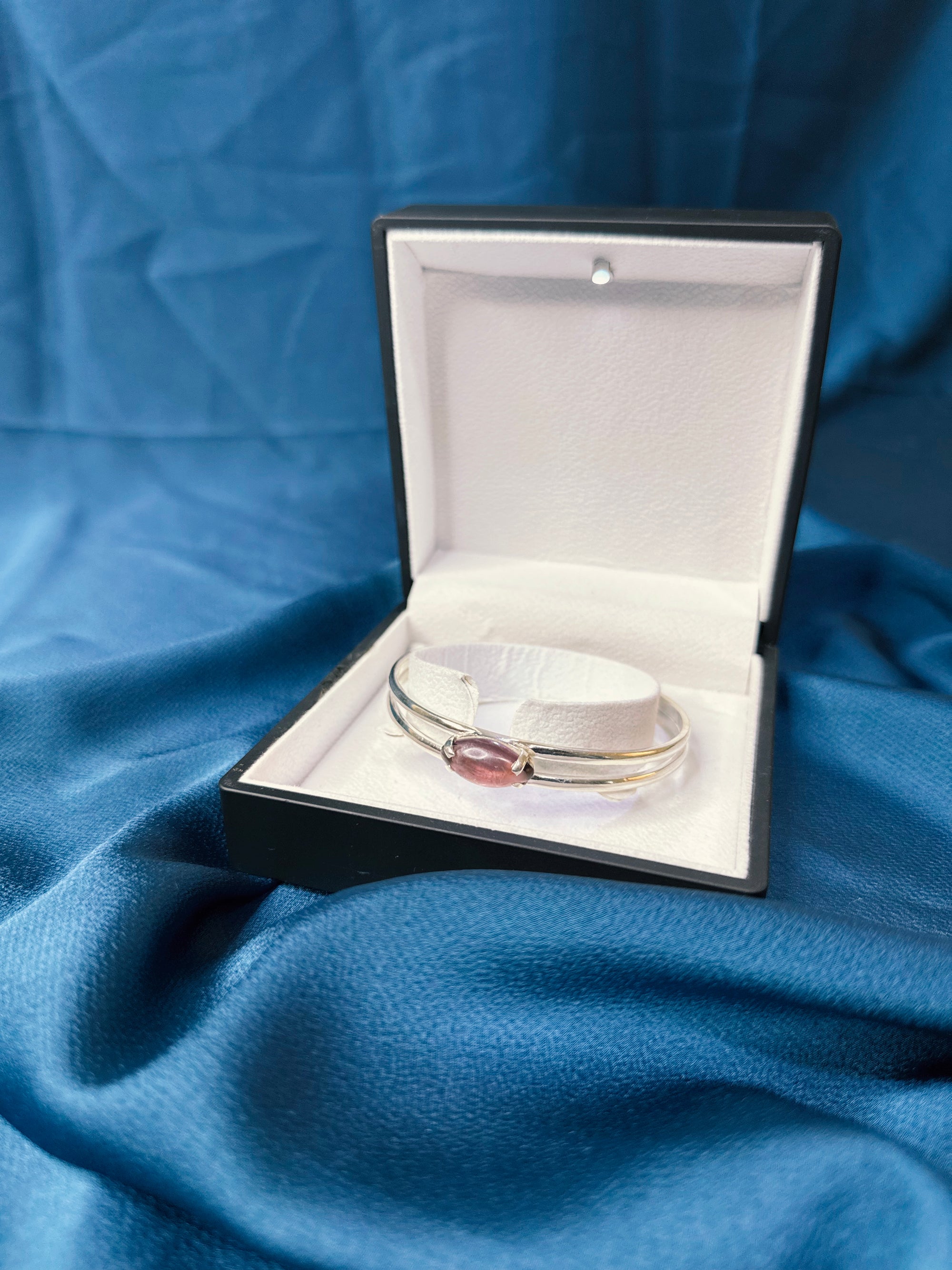 Fract Violet bracelet -unisex