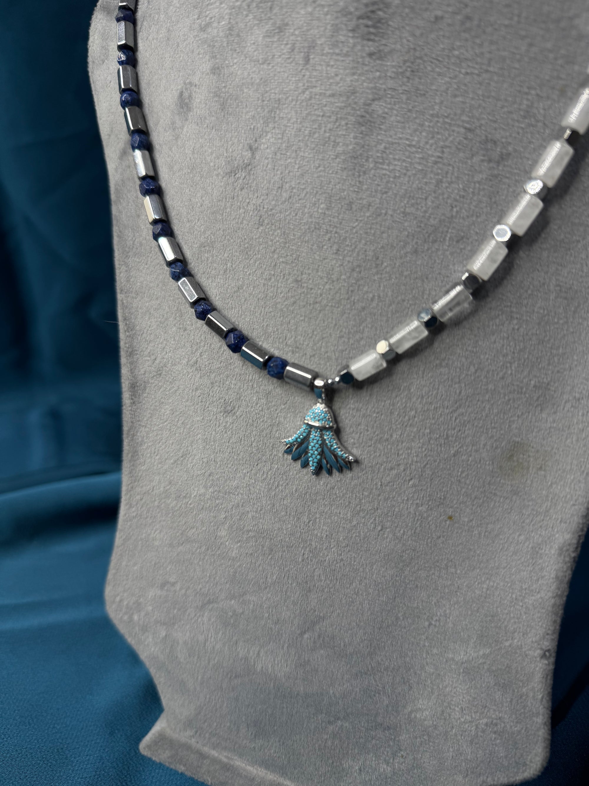 Stillbloom set necklace & earrings